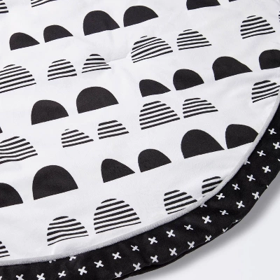 Round Activity Playmat Scallop - Cloud Island™ Black/White 5 Round Activity Playmat Scallop - Cloud Island™ Black/White - Image 3